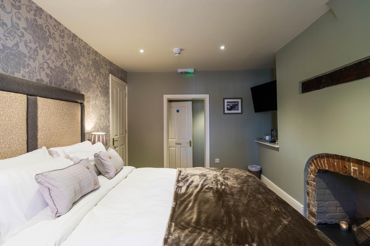 Greyhound Inn Wilton Wilton  Exteriör bild