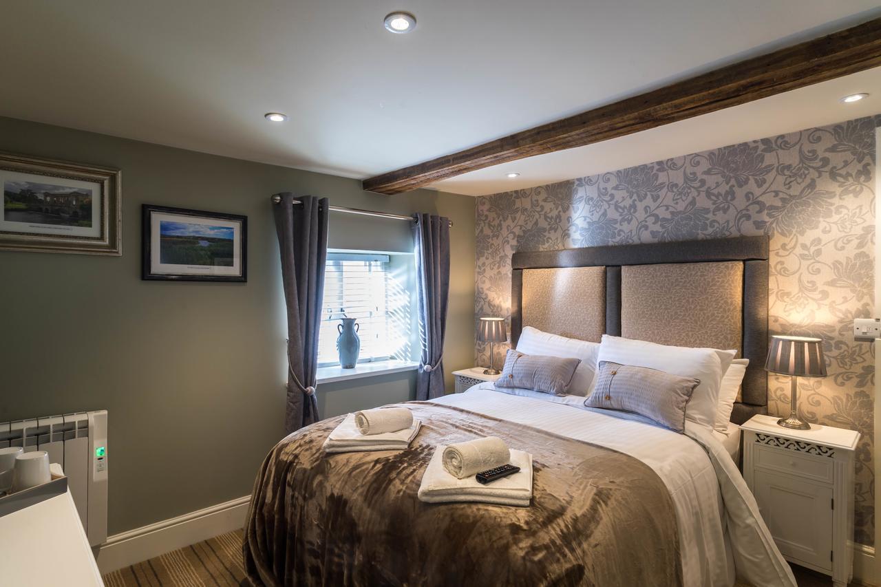 Greyhound Inn Wilton Wilton  Exteriör bild
