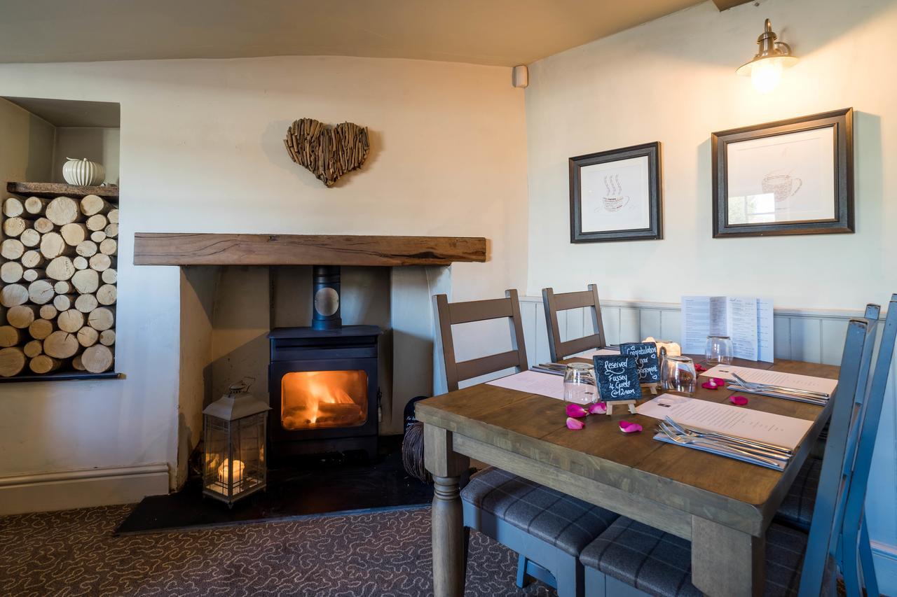 Greyhound Inn Wilton Exteriör bild